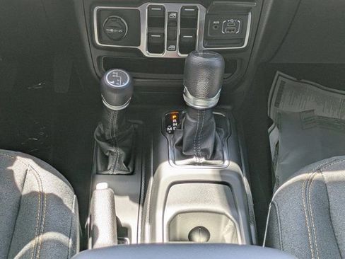 New 2025 Jeep Gladiator Sport image 17