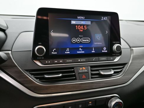 Used 2024 Nissan Altima 2.5 SV image 16