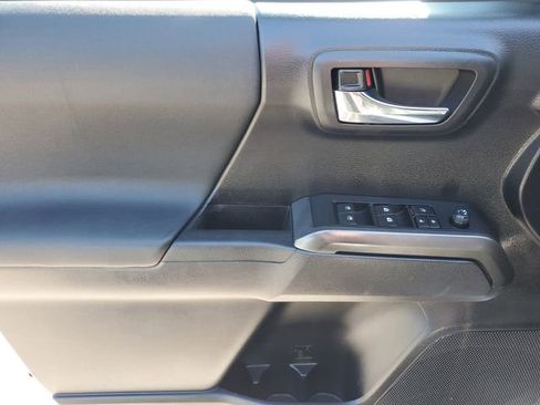 Used 2020 Toyota Tacoma TRD Sport AWD/4WD image 16