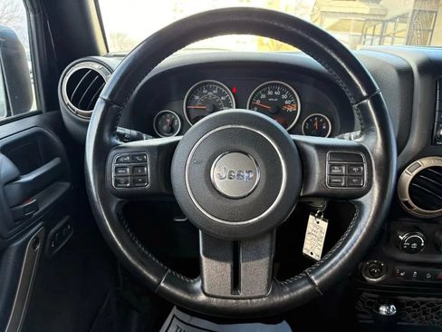 Used 2017 Jeep Wrangler Unlimited Sahara AWD/4WD image 14