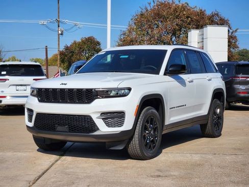 New 2025 Jeep Grand Cherokee Altitude image 2
