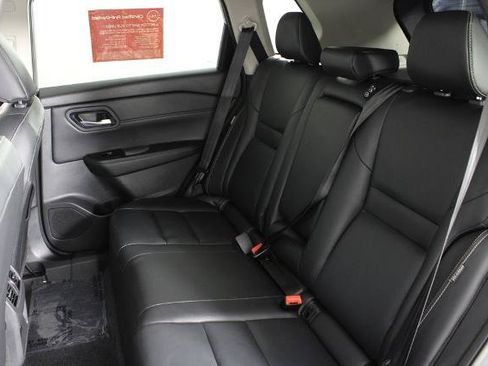 Certified 2026 Nissan Rogue SL FWD image 22