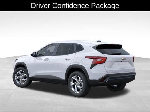 New 2026 Chevrolet Trax LS w/ LS Convenience Package FWD image 4