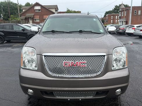 Used 2013 GMC Yukon Denali AWD/4WD image 2