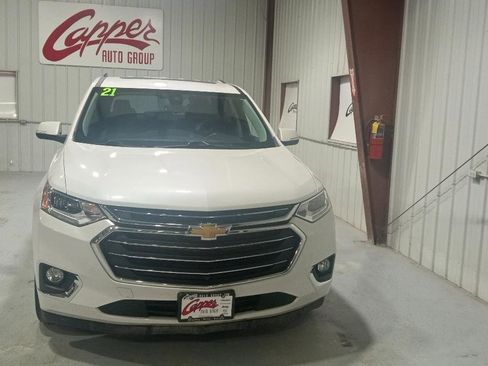 Used 2021 Chevrolet Traverse Premier image 2