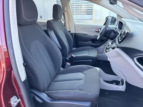 Used 2023 Chrysler Voyager LX FWD image 22