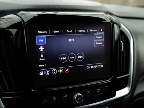 Used 2020 Chevrolet Traverse LT w/ Driver Confidence II Package image 12