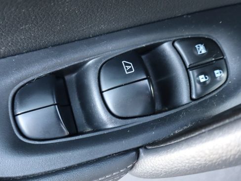 Used 2019 Nissan Rogue S AWD/4WD image 27