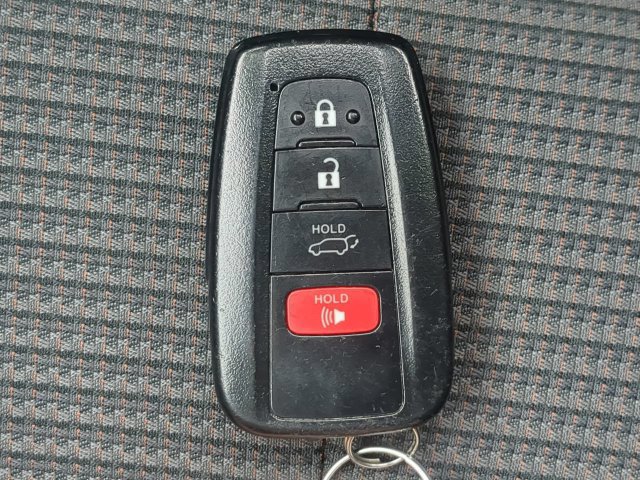 Used 2021 Toyota Highlander LE FWD image 35