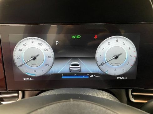 Used 2023 Hyundai Elantra SEL w/ Convenience Package FWD image 18
