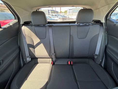 Used 2025 Buick Encore GX Preferred FWD image 37