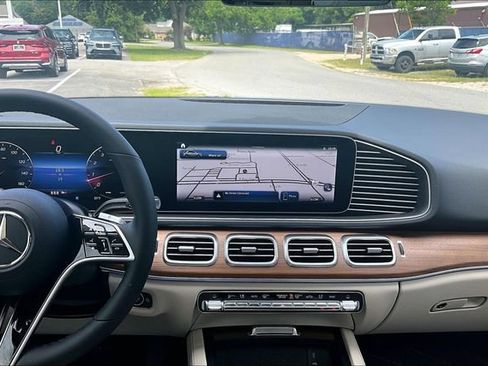 Used 2025 Mercedes-Benz GLE 350 4MATIC image 6