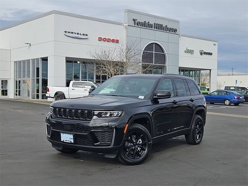 New 2026 Jeep Grand Cherokee Altitude image 2