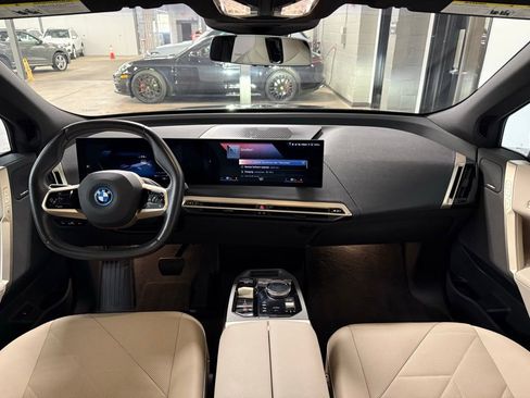 Used 2022 BMW iX xDrive50 w/ Premium Package AWD/4WD image 21