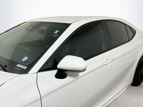 Used 2025 Toyota Camry SE FWD image 12