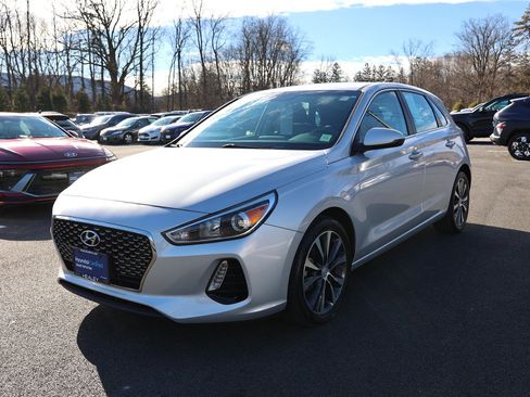 Used 2018 Hyundai Elantra GT image 3