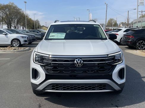 New 2026 Volkswagen Atlas Peak Edition AWD/4WD image 2