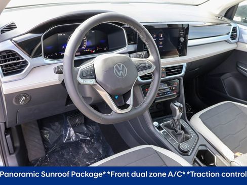 Used 2025 Volkswagen Taos SE image 4