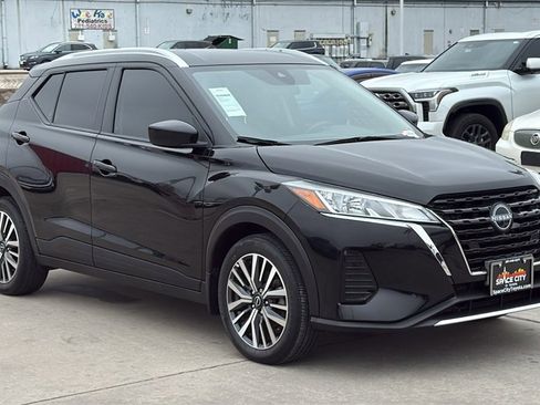 Used 2023 Nissan Kicks SV image 7