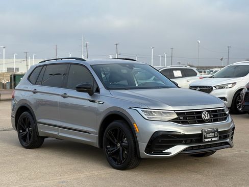 Used 2024 Volkswagen Tiguan SE R-Line image 3