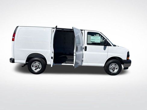 New 2026 GMC Savana 3500 w/ Driver Convenience Package RWD image 6