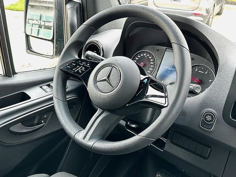Used 2025 Mercedes-Benz Sprinter 2500 image 22