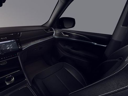 New 2026 Jeep Grand Cherokee Laredo image 7