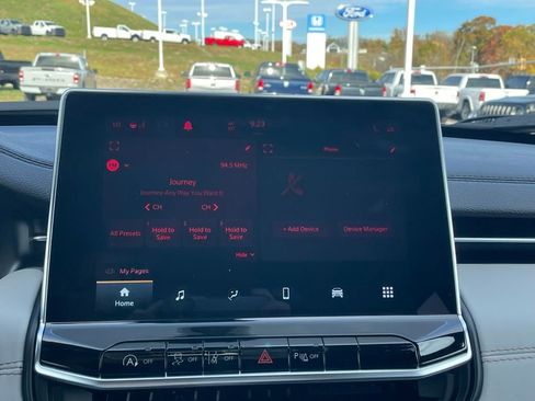 Used 2024 Jeep Compass Limited image 36