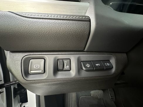 Used 2023 GMC Acadia SLT w/ Elevation Edition AWD/4WD image 28