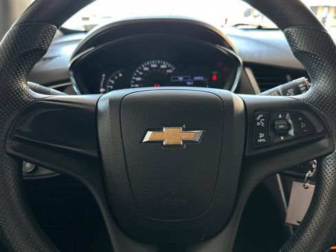 Used 2020 Chevrolet Trax LS FWD image 21