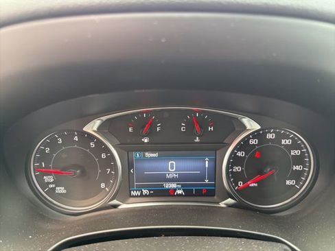 Used 2024 GMC Terrain SLE w/ Driver Convenience Package image 14