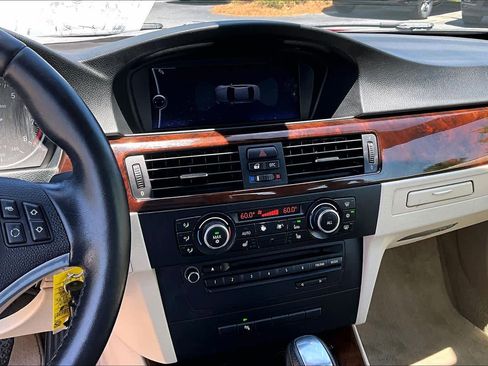 Used 2011 BMW 328i Convertible image 5