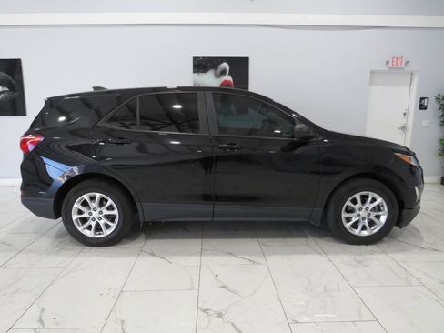 Used 2020 Chevrolet Equinox LS FWD image 2