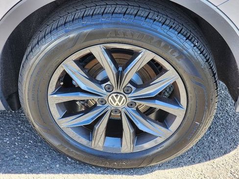 Used 2024 Volkswagen Tiguan SE image 15