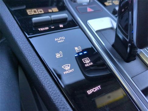 Used 2020 Porsche Cayenne image 28