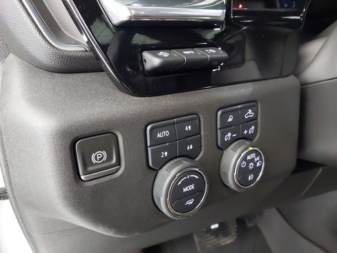 Used 2023 Chevrolet Silverado 1500 High Country w/ High Country Premium Package AWD/4WD image 23