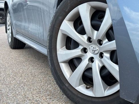 Used 2023 Toyota Corolla LE image 2