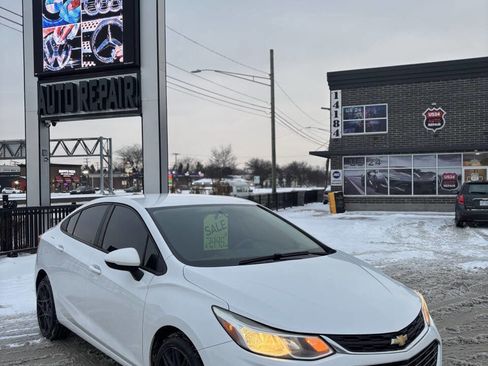 Used 2018 Chevrolet Cruze LS FWD image 1