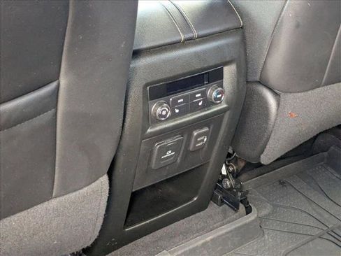 Used 2023 Chevrolet Traverse Premier image 18