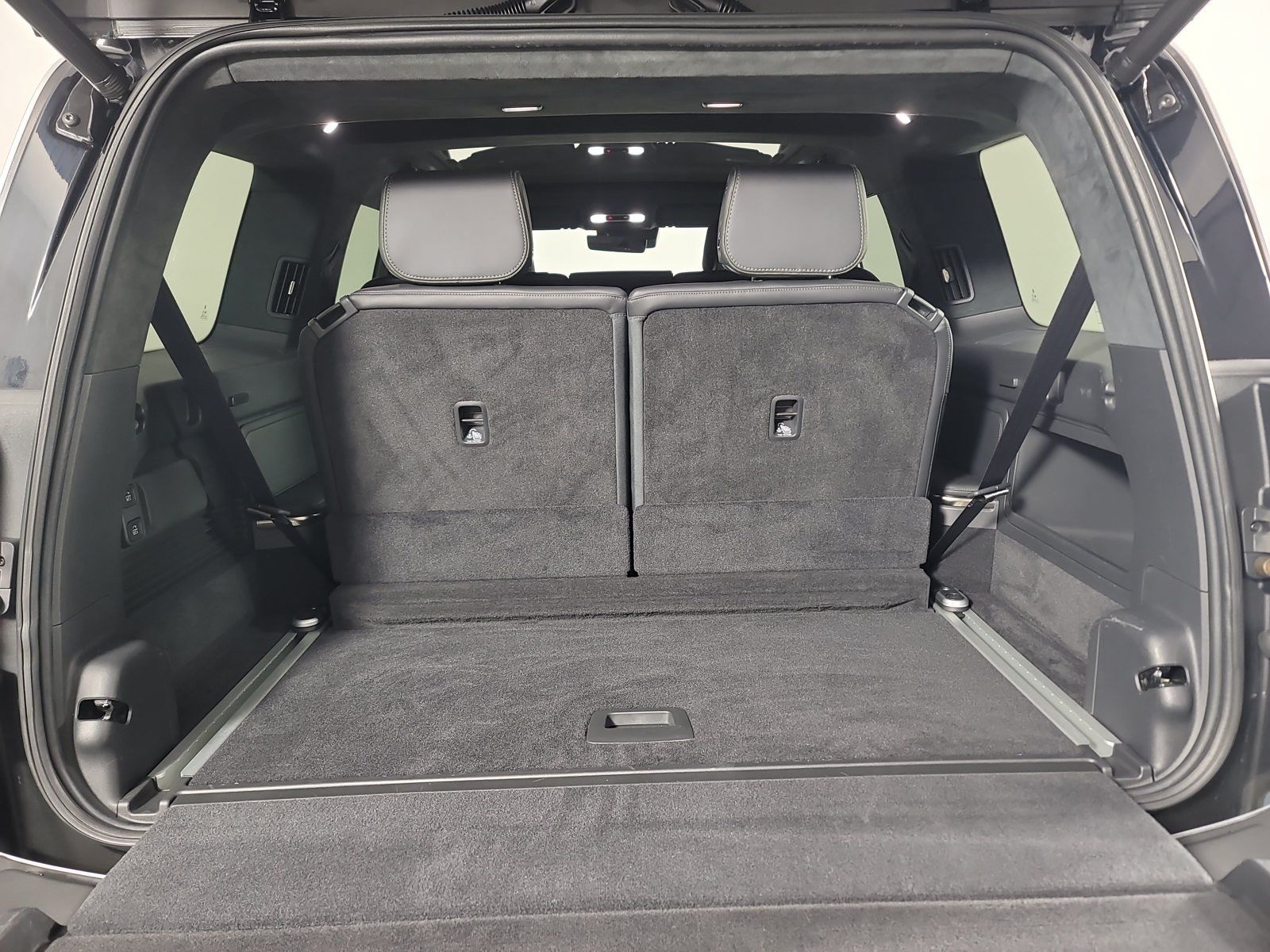 Used 2025 Rivian R1S Adventure Dual AWD/4WD image 15