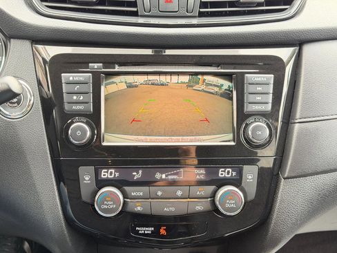 Used 2018 Nissan Rogue SV AWD/4WD image 21