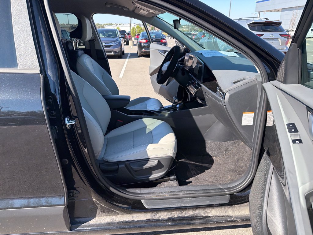 Used 2025 Kia Niro EX FWD image 40