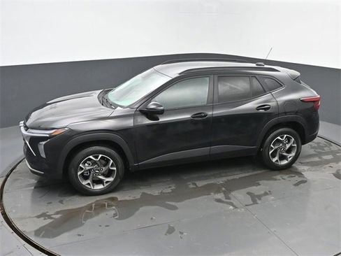 Used 2024 Chevrolet Trax LT w/ Driver Confidence Package image 39