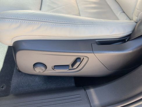 Certified 2023 Volvo XC40 B5 Plus w/ Climate Package image 13