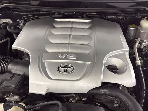 Used 2013 Toyota Land Cruiser AWD/4WD image 75