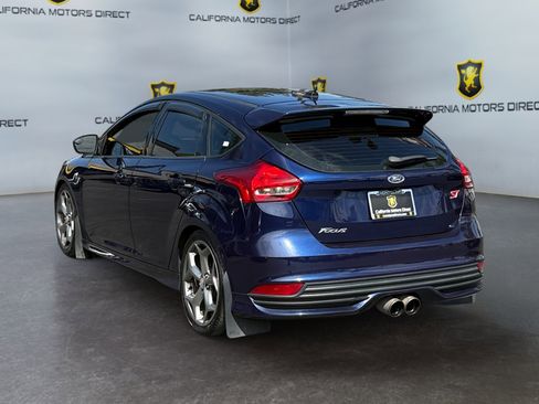 Used 2017 Ford Focus ST w/ Equipment Group 401A image 3