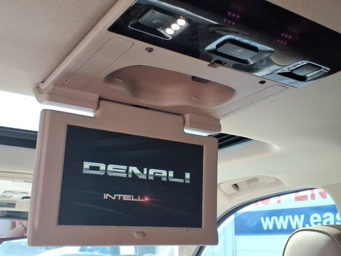 Used 2017 GMC Yukon XL Denali w/ Open Road Package AWD/4WD image 15