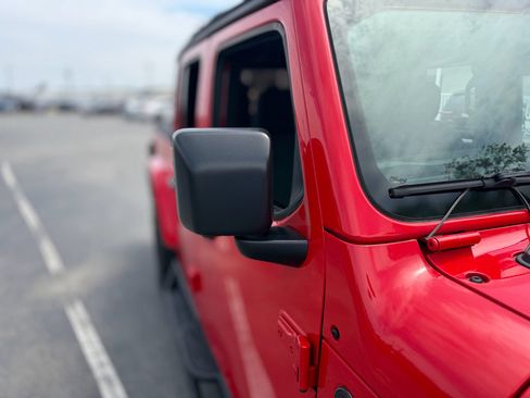 Used 2024 Jeep Gladiator Sport AWD/4WD image 14