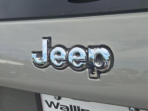 Used 2021 Jeep Cherokee Limited image 27