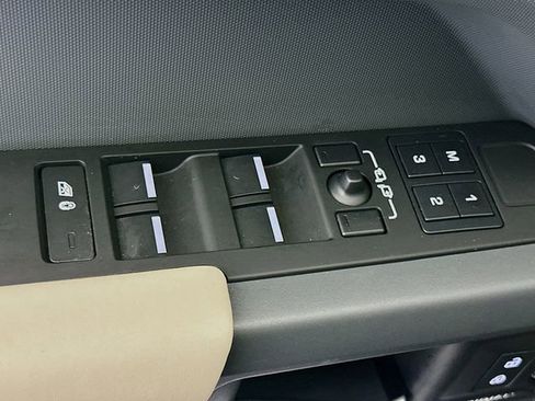 Used 2024 Land Rover Defender 110 X image 18